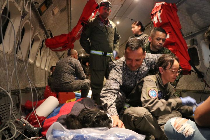 Colombian rescuers at the bedside of children found in the jungle, June 9, 2023. (COLOMBIAN AIR FORCE / AFP)