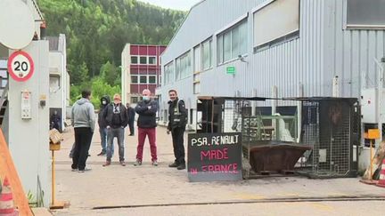 Des salariés de la fonderie de Saint-Claude (Jura).&nbsp; (CAPTURE ECRAN FRANCE 3)