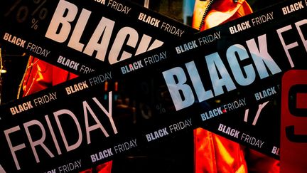 Le Black Friday, c'est pour le 29 novembre, mais les commerçants offrent déjà de bonnes promotions. (Illustration) (ROBERT DEYRAIL / GAMMA-RAPHO / GETTY IMAGES)