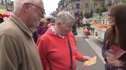 Emploi : une entreprise de nourriture pour chiens et chats recrute sur les marchés (FRANCE 3)