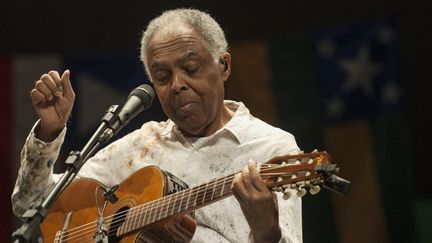 Gilberto Gil sur scène lors d'un concert avec Caetano Veloso, le 24 avril 2016
 (Ricardo Castelo / Epa / MaxPPP)