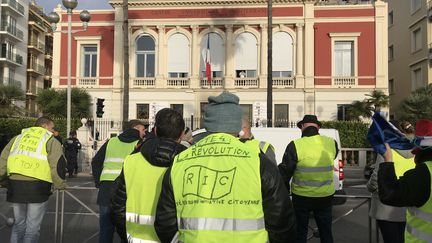 Manifestation des "gilets jaunes" à Nice pour réclamer le RIC (Référendum d'initiative citoyenne), le 31 décembre 2018. (VIOLAINE ILL / FRANCE-BLEU AZUR)