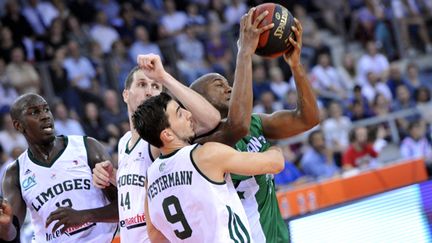 Le CSP Limoges serre le jeu (JM THUILLIER / MAXPPP)