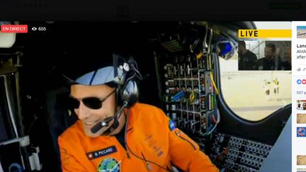 &nbsp; (Bertrand Piccard aux commandes de Solar Impulse à l'heure de l'arrivée à Séville © Capture d'écran Facebook / Solar Impulse)