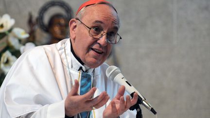 Photo non dat&eacute;e de Jorge Mario Bergoglio, lors d'une c&eacute;r&eacute;monie &agrave; Buenos Aires. (DAMIAN DOPACIO / AFP)