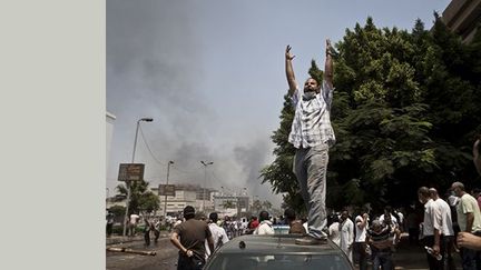 Un homme appelle à manifester devant les policiers qui bloquent l'accès au sit-in de Rabaa, lors de l’assaut du 14 août 2013, au Caire.
 
Cette photo est une tirée d’une série réalisée par Virginie Nguyen Hoang, présentée dans Regard sur la jeune génération de photographes.
 
Ses photos d’Egypte et de Syrie ont été publiées dans les plus grands titres de la presse internationale. (© Virginie Nguyen Hoang)