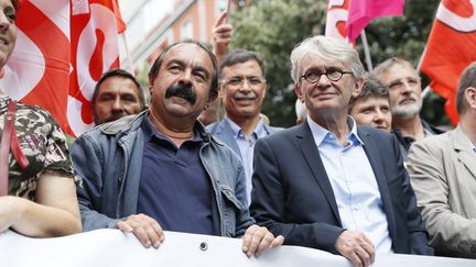 Philippe Martinez, secrétaire général de la CGT, et Jean-Claude Mailly, secrétaire général de Force ouvrière, en tête du cortège parisien contre la loi Travail, le 28 juin 2016. (THOMAS SAMSON / AFP)