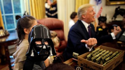 Donald Trump reçoit des enfants à la Maison blanche pour Halloween, vendredi 27 octobre 2017. (CARLOS BARRIA /REUTERS)