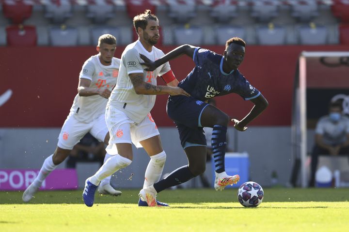 Pape Gueye (OM) face à Javi Martinez (Bayern) (MARKUS ULMER / PRESSEFOTO ULMER)