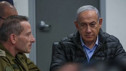 Benyamin Nétanyahou, Premier ministre israélien, lors d'une réunion avec des militaires, le 26 octobre 2024, à Tel-Aviv (Israël). (BUREAU DU PREMIER MINISTRE ISRAELIEN / AFP)