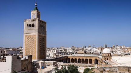 Regarder la vidéo Tunisie : un doctorant français de 27 ans en détention, accusé de violation de la sécurité d'Etat