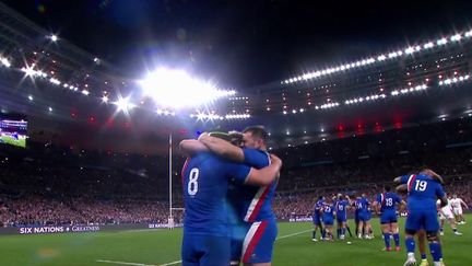 Rugby : la France bat l'Angleterre et réalise le Grand Chelem (FRANCEINFO)