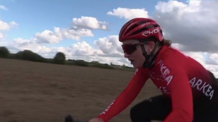 Paris-Roubaix féminin : les spectateurs présents pour encourager les coureuses (FRANCE 3)