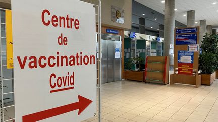 Le campagne de vaccination contre le coronavirus à l'hôpital de Niort (Deux-Sèvres), a débuté le 7 janvier 2021. (NOÉMIE GUILLOTIN / RADIOFRANCE)