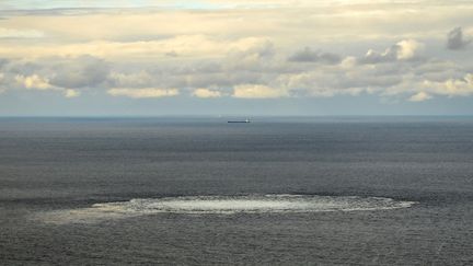 Une des fuites sur le gazoduc Nord Stream en mer Baltique, le 30 septembre 2022. (HANDOUT / DANISH DEFENCE/AFP)