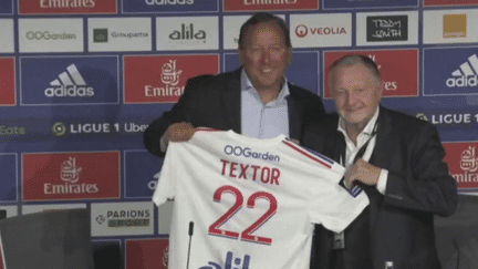 L’emblématique président lyonnais Jean-Michel Aulas, à la tête de l’Olympique lyonnais depuis maintenant 36 ans, va quitter ses fonctions. L’homme d’affaires américain John Textor, propriétaire du club, a annoncé la nouvelle par communiqué. (France 3)