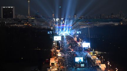 Les festivités du Nouvel An à Berlin (Allemagne), le 31 décembre 2016.&nbsp; (JENS KALAENE / DPA / AFP)