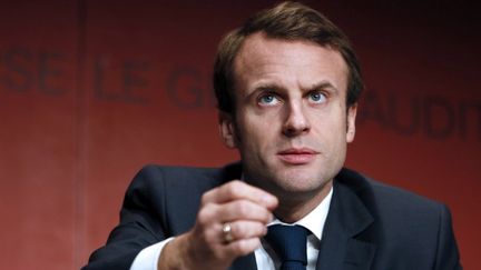 Le ministre de l'Economie, Emmanuel Macron, prononce un discours au congr&egrave;s de l'union nationale des professions lib&eacute;rales, &agrave; Paris, le 5 d&eacute;cembre 2014. (PATRICK KOVARIK / AFP)