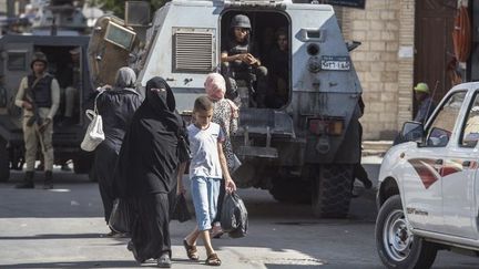 Policiers et militaires égyptiens à al-Arish, dans le nord du Sinaï, où ils mènent une guerre contre les djihadistes, le 26 juillet 2018. (Khaled DESOUKI/AFP )