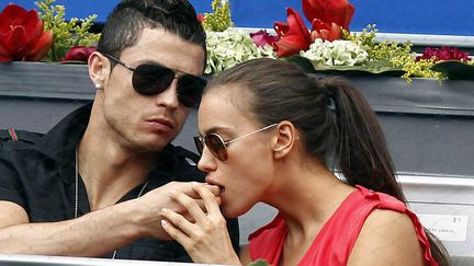 L'instant "produits laitiers" vous est offert par Cristiano Ronaldo et sa copine affam&eacute;e, Irina Shayk. (TRESMU / TARGET PRESS / SIPA)