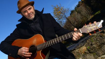 Yvan Marc chez lui en Haute-Loire, où il vit et compose.
 (R.Perrin / Photopqr / Le Progrès)