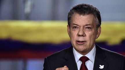 Le président Manuel Santos, prix Nobel de la paix 2016 pour récompenser ses efforts dans les négociations de paix avec les Farcs, devait signer un nouvel accord, le 24 novembre 2016, avec le chef de la guerilla marxiste, Rodrigo Londono. (HO / PRESIDENCIA COLOMBIA / AFP)