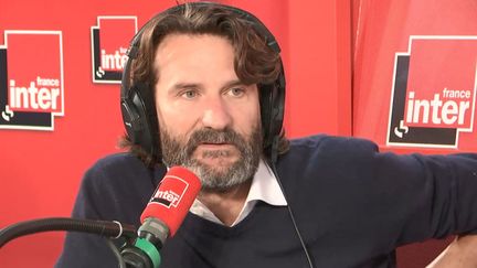 L'écrivain Frédéric Beigbeder, lors de sa dernière chronique sur France inter, le 15 novembre 2018. (FRANCE INTER)