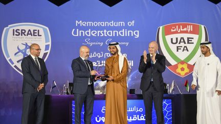 Gianni Infantino, président de la FIFA, assiste à l'accord entre l'UAEFA et l'IFA, le 14 décembre 2020 à Dubaï. (KARIM SAHIB / AFP)