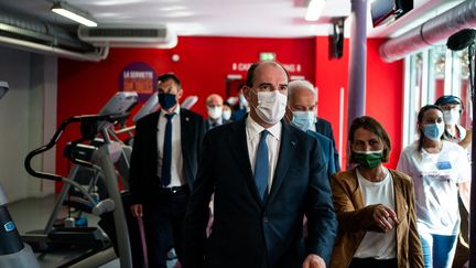 Le Premier ministre Jean Castex en déplacement dans une salle de sport, le 09 juin&nbsp;2021 à Paris. (XOSE BOUZAS / HANS LUCAS / AFP)