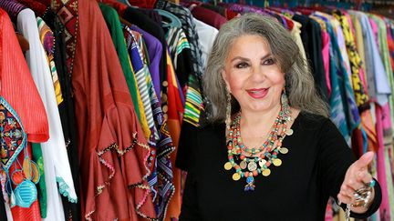 La créatrice de mode franco-irakienne Hana Sadiq&nbsp;résidant en Jordanie lors d'une interview dans son magasin situé à Amman. (KHALIL MAZRAAWI / AFP)