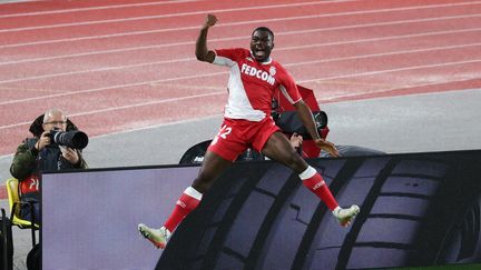 Youssouf Fofana en pleine célébration après le deuxième but de Monaco contre la Real Sociedad en Ligue Europa le 25 novembre 2021. (VALERY HACHE / AFP)