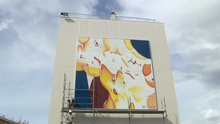 La fresque de Guillaume Bottazzi à l'entrée d'un HLM du quartier de l'Abeille de La Ciotat 
 (France3 / Culturebox)