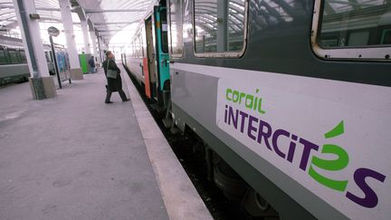 Certains tron&ccedil;ons du r&eacute;seau Intercit&eacute;s pourraient &ecirc;tre supprim&eacute;s, pr&eacute;conise un rapport remis le 26 mai 2015 au minist&egrave;re des Transports. (MAXPPP)