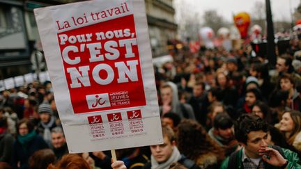 &nbsp; (Des manifestants contre la loi Travail dans les rues © MaxPPP)