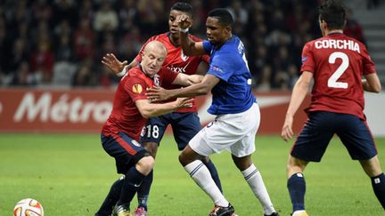 Florent Balmont (Lille) face à Samuel Eto'o (Everton) (JEAN MARIE HERVIO / DPPI MEDIA)