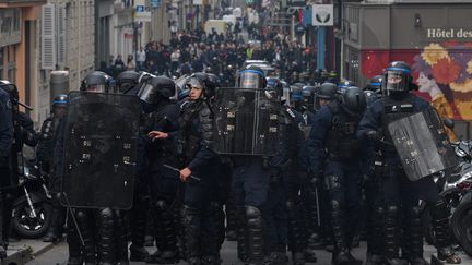 Des forces de l'ordre durant le 9e jour de mobilisation contre la réforme des retraites à Paris, le 23 mars 2023. (JULIEN MATTIA / LE PICTORIUM / MAXPPP)