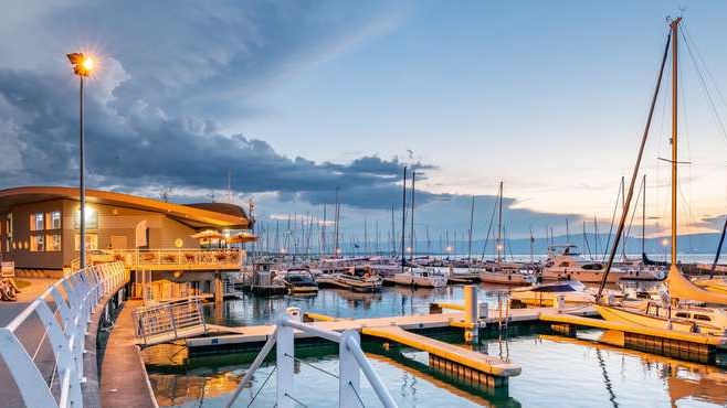 Le parc du belvédère offre l’une des plus belles vues de Thonon-les-Bains sur le port de Rives, le Léman, les rives suisses, la ville de Lausanne, les monts du Jura. (VILLE DE THONON)