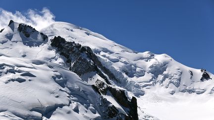 L'une des voies d'ascension du Mont-Blanc (Haute-Savoie), le 22 mai 2019. (PHILIPPE ROY / AFP)