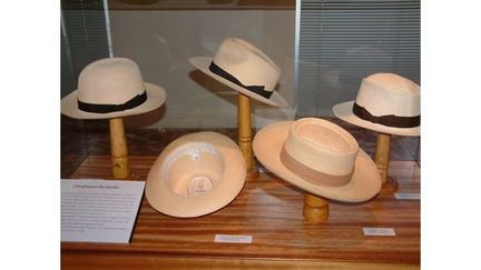 Chapeaux de paille
 (Collection Musée de la Chemiserie )