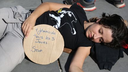 Manifestation contre les violences faites aux femmes le 29 septembre 2018 place de la République à Paris. (ZAKARIA ABDELKAFI / AFP)