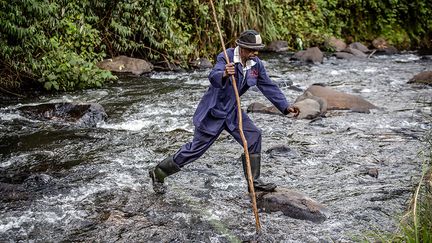 Par ailleurs, le KFFC travaille avec les écoles locales pour initier les enfants à la pêche à la mouche. Et il joue un rôle dans la conservation des cours d'eau kényans grâce au repeuplement des rivières avec des poissons, des truites notamment. D'autres programmes environnementaux sont également développés.&nbsp; &nbsp; &nbsp; (LUIS TATO / AFP)