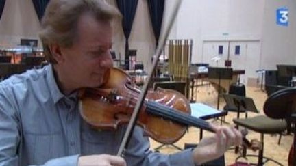 Roland Daugareil, violon solo et Concertmaster de l&#039;Orchestre de Paris.
 (Culturebox)