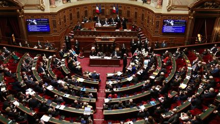 Prolongation du pass sanitaire : le Sénat adopte un projet de loi remanié