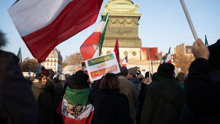 Un rassemblement à Paris en soutien au peuple iranien après les exécutions de plusieurs manifestants dans le pays, le 17 décembre 2022. (DELPHINE LEFEBVRE / AFP)