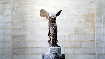 La "Victoire de Samothrace", expos&eacute;e au mus&eacute;e parisien du Louvre, ici photographi&eacute;e en 2008. (CHRISTOPHE LEHENAFF / PHOTONONSTOP / AFP)