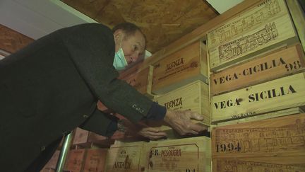 Avec plus de 50 000 grands crus du monde entier, ce collectionneur veut ouvrir un musée des vins d'exception. (France 3)