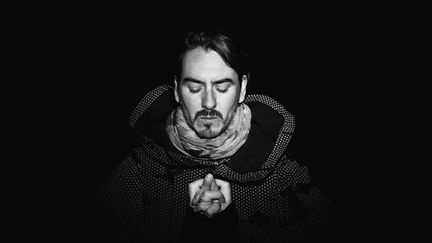 Dhani Harrison sortira ce vendredi son premier album solo, "In // Parallel". (Pochette de l'album/BMG)