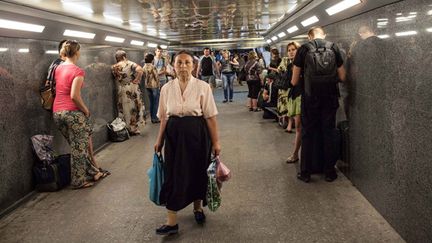  (Des habitants de la ville de Donetsk attendent le train pour Moscou. © MaxPPP / Olya Morvan)