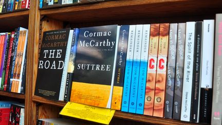 Les livres de Cormac McCarthy dans une librairie de San Francisco en 2013. (ROBERT ALEXANDER / ARCHIVE PHOTOS)