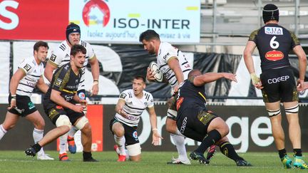 Brive, ici avec Lucas Paulos,&nbsp;a remporté de précieux points en s'imposant 24-12 face à La Rochelle. (DIARMID COURREGES / AFP)